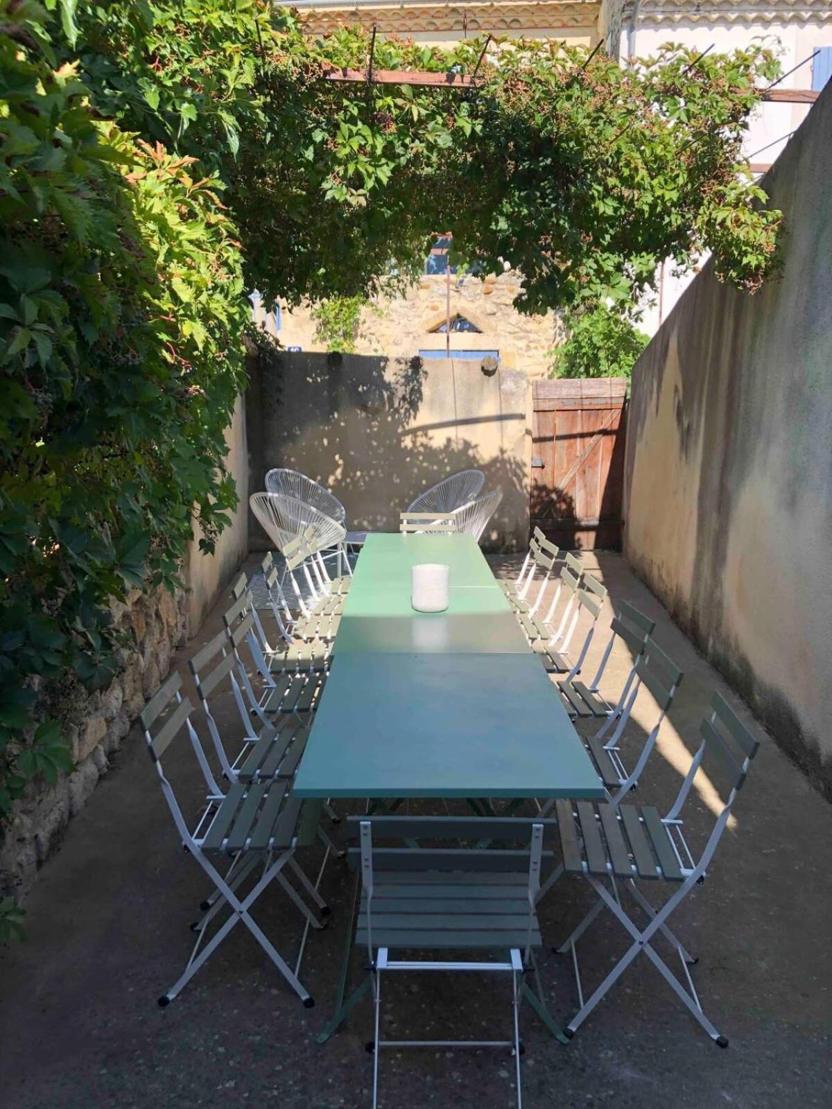 Hébergement de vacances Maison Cosy 15 P Clim Wifi Cour Garage Montfrin